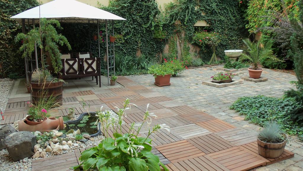 Caesar Panzio Hotel Pápa Екстериор снимка