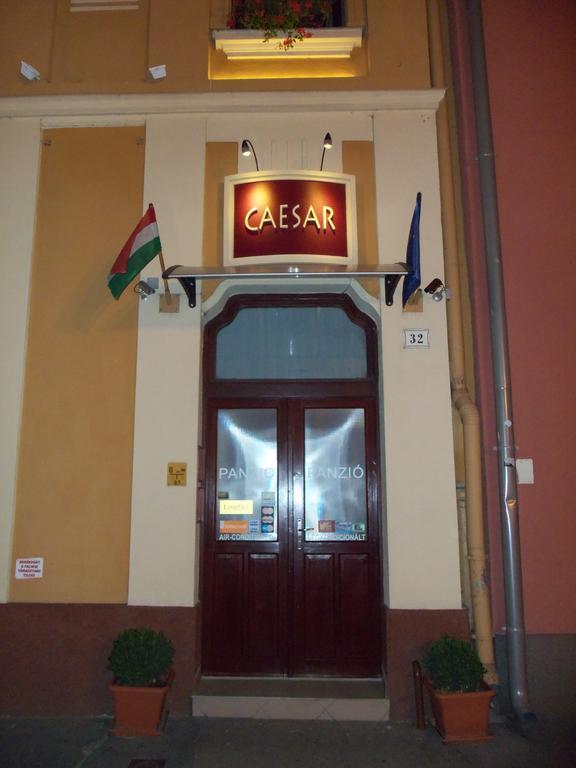 Caesar Panzio Hotel Pápa Екстериор снимка