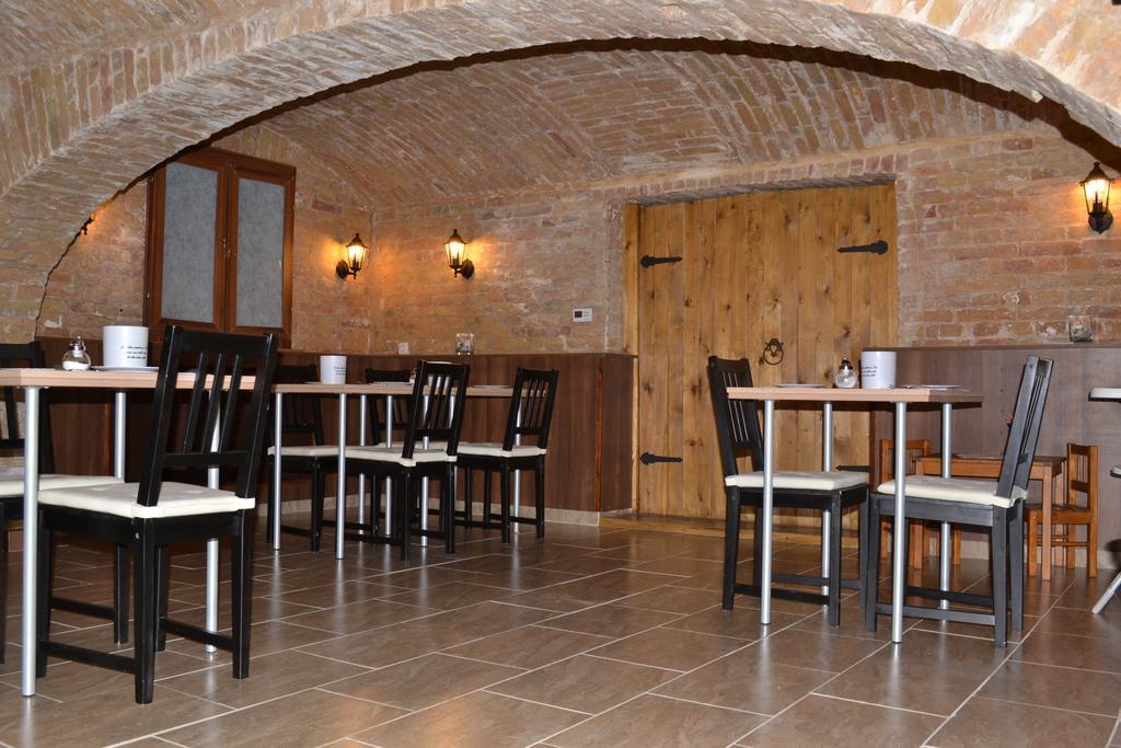 Caesar Panzio Hotel Pápa Екстериор снимка