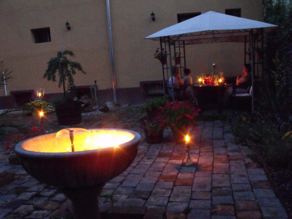 Caesar Panzio Hotel Pápa Екстериор снимка